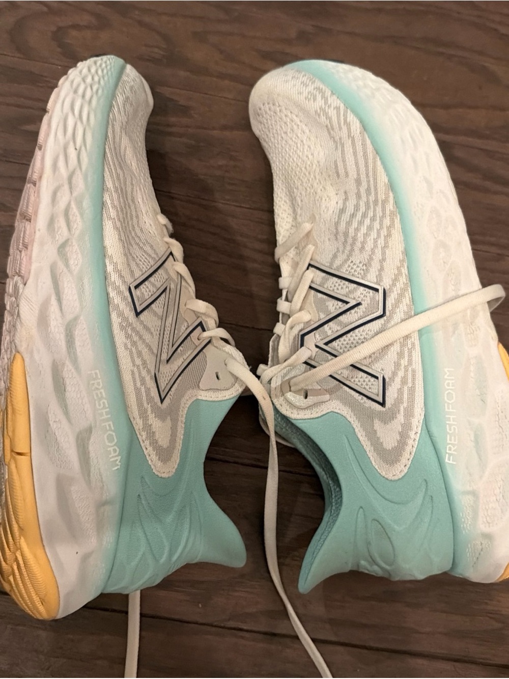 New Balance Fresh Foam X More v4 Athletic Women Size 12 look great - Picture 2 of 6